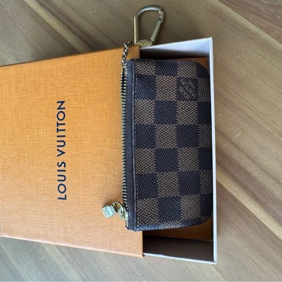 Louis Vuitton Key Pouch - Picture 4 of 8
